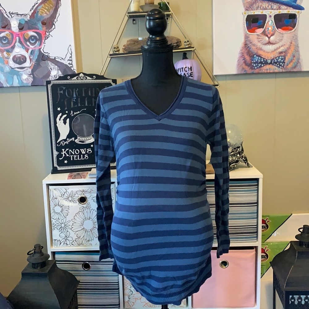 🔥Motherhood maternity medium blue stripe sweater🔥